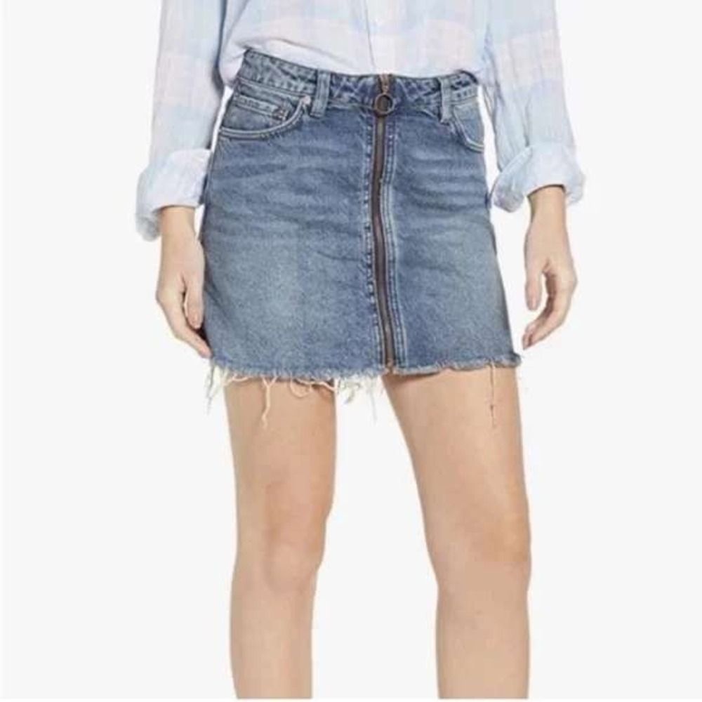 We The Free Free People Denim Mini Skirt Blue Front Zip Raw Hem Size 26